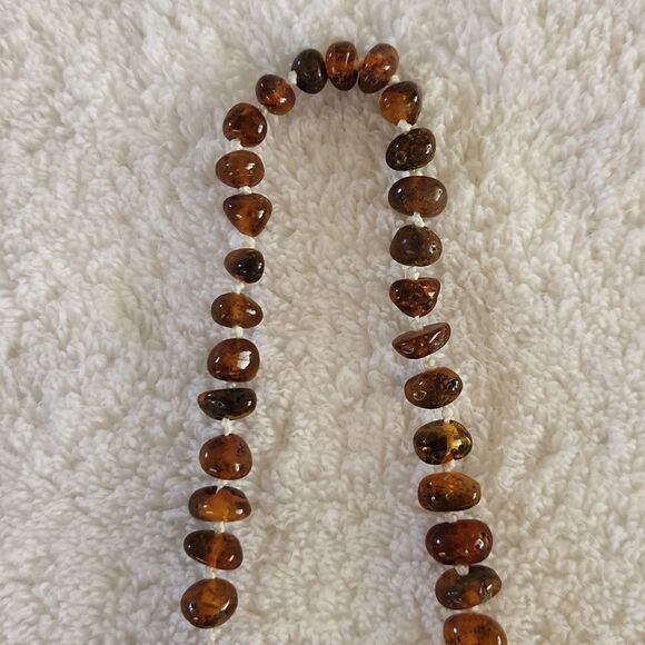 Vintage string of genuine Baltic dark cognac Amber beads from Lithuania. - Picture 4 of 7
